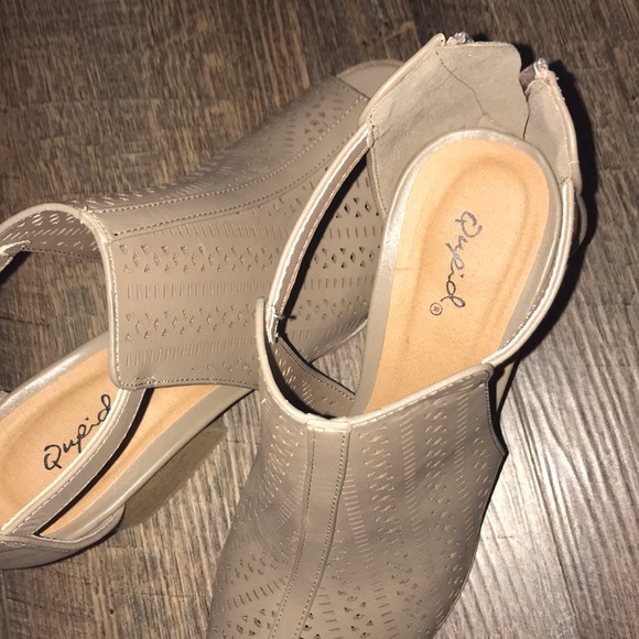 SUPER CUTE WEDGE HEELS ‼️ - Picture 2 of 3